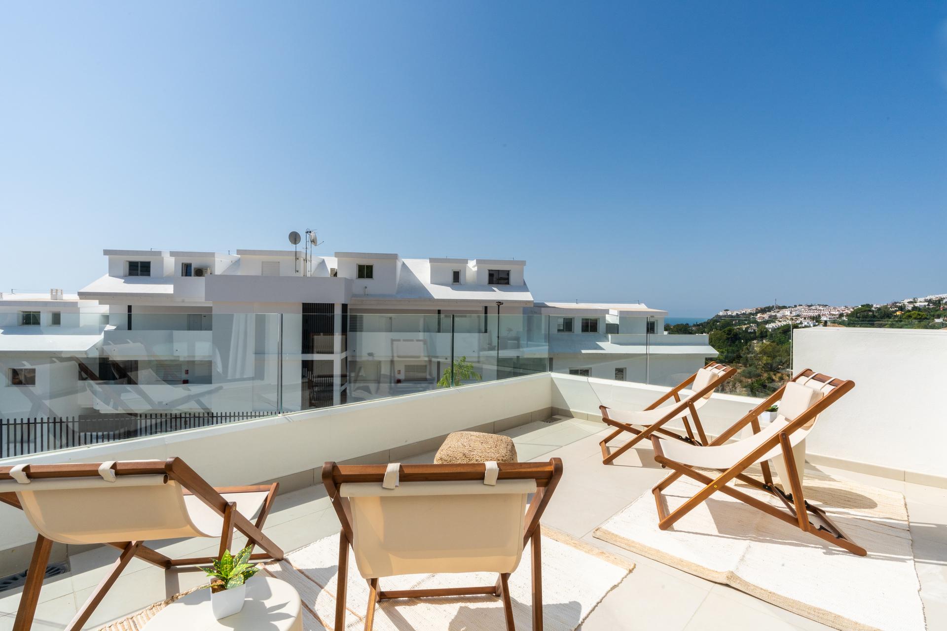Bedroom window with natural light, Montealto apartment, Benalmádena