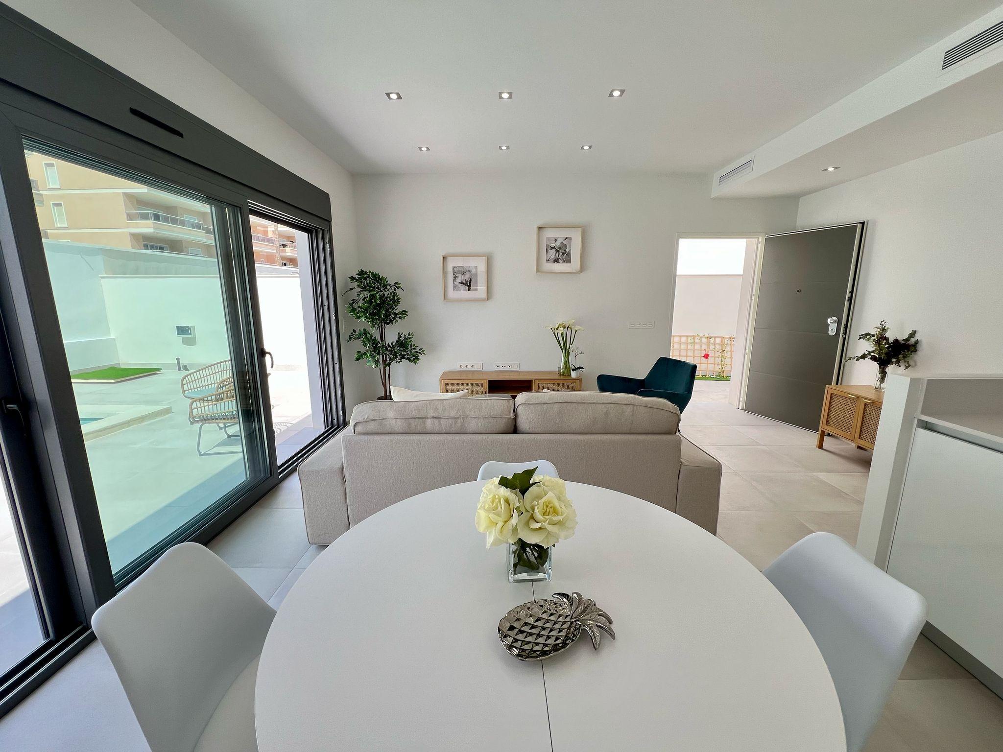 Second bathroom in 3-bedroom new-build villa, Villamartín-Las Filipinas