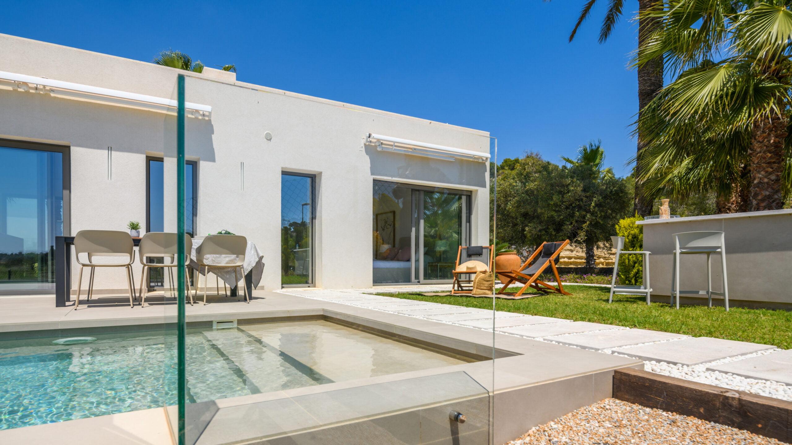Landscaped garden section, new-build 3-bedroom villa in Las Colinas Golf