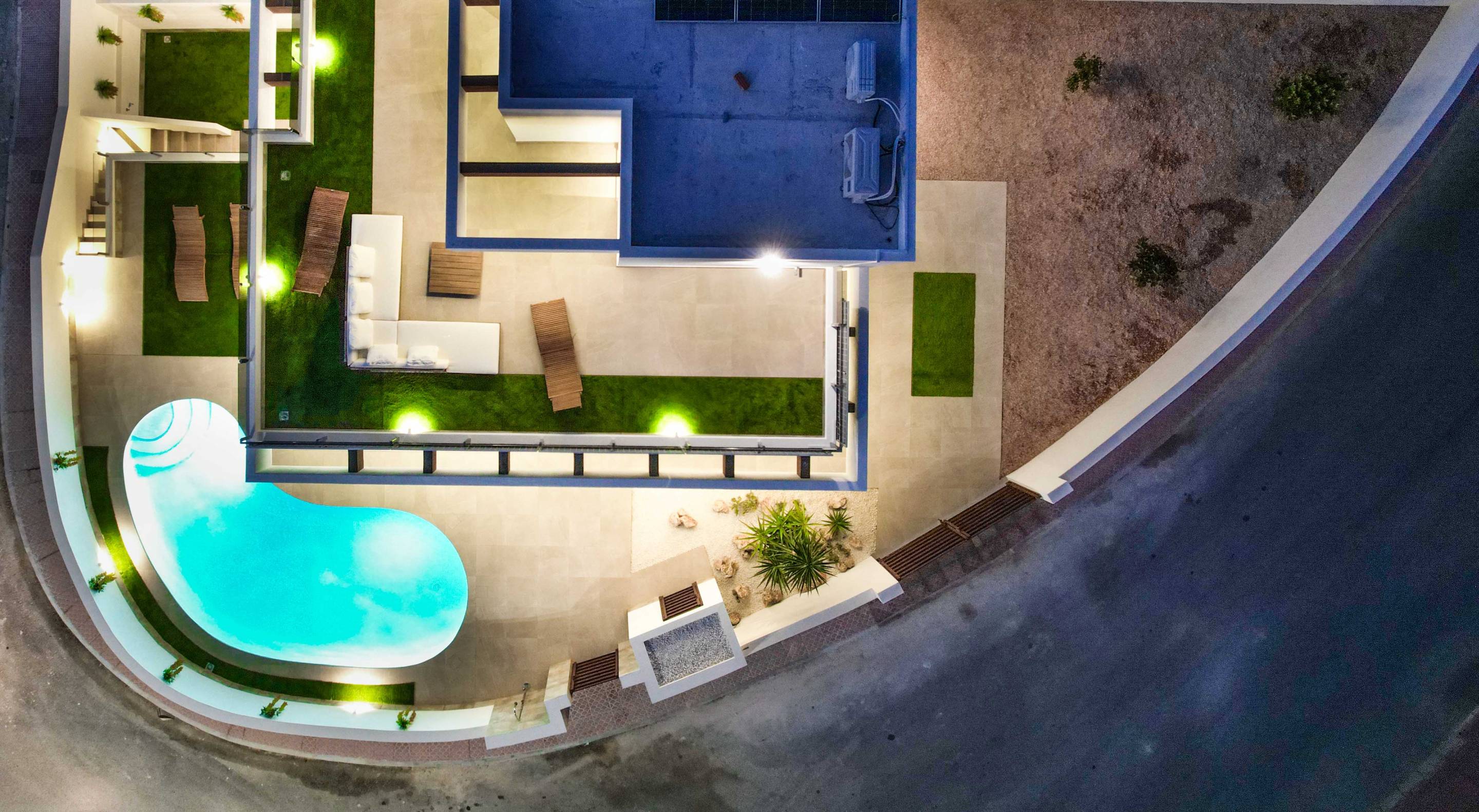 Garden with surrounding wall, new-build villa, La Marquesa