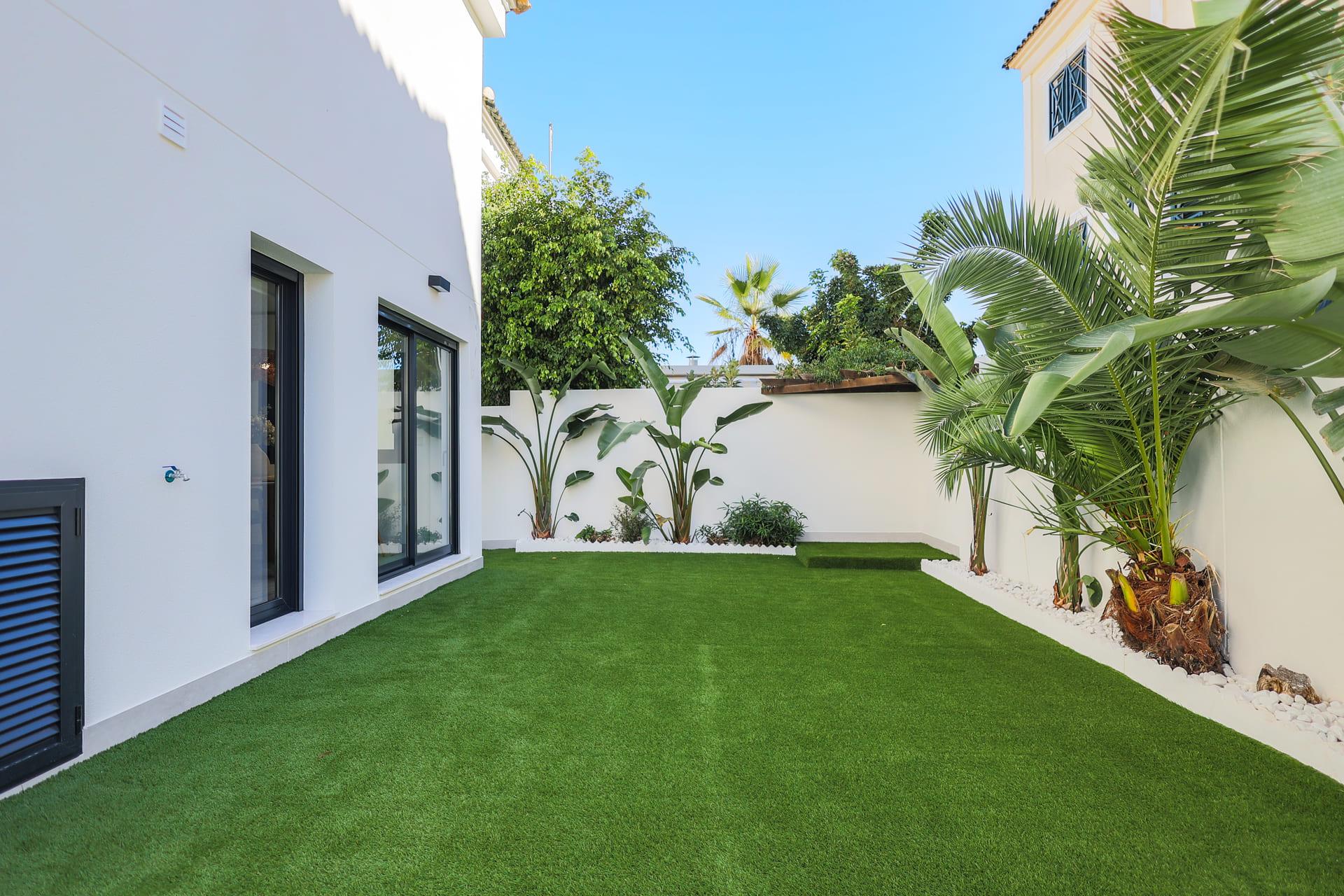 Plot boundary and garden space, 3-bedroom villa in Lomas de Campoamor-Las Ramblas