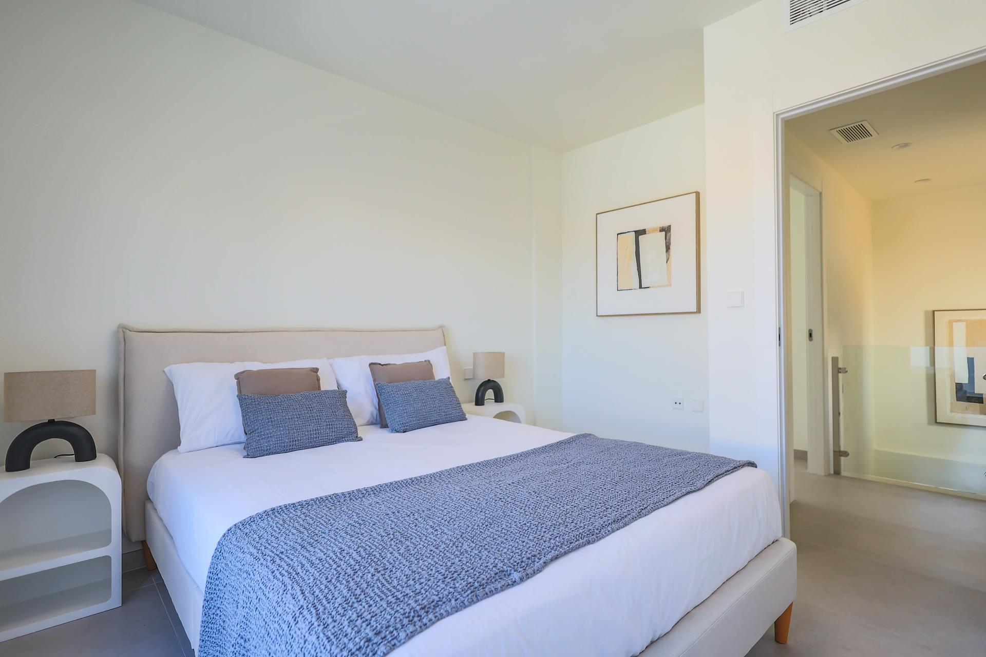 Side terrace or patio space in 3-bedroom villa, Orihuela Costa