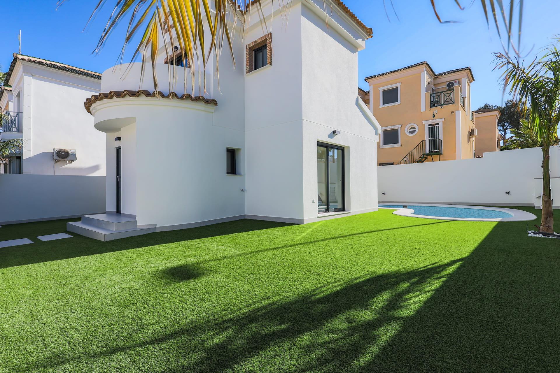 Outdoor space with plot perimeter, new-build villa, Lomas de Campoamor-Las Ramblas
