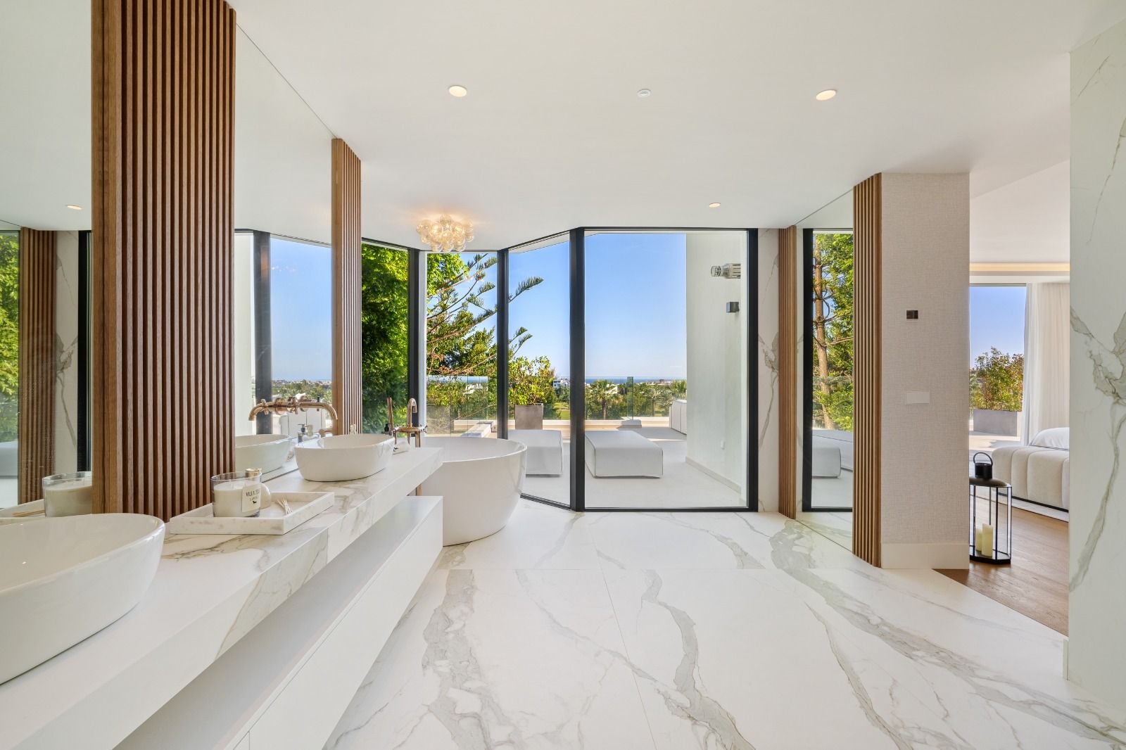 Garden and outdoor dining area in 6-bedroom villa, Las Brisas