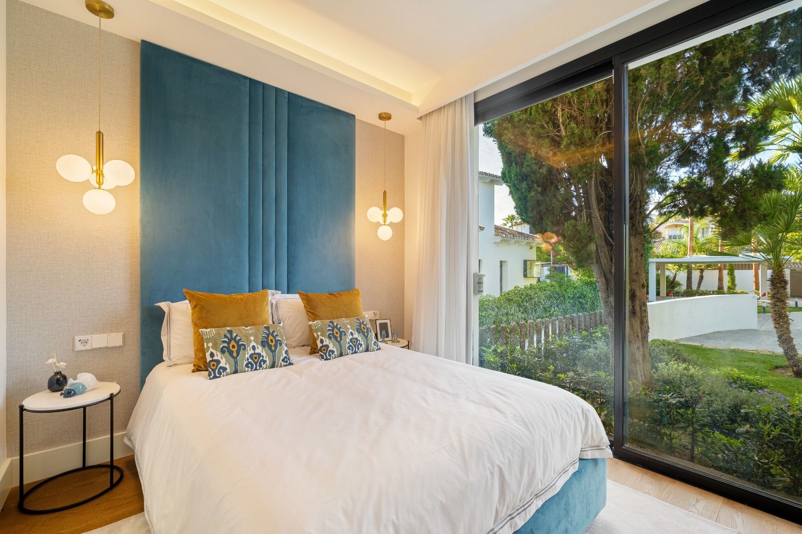 Fifth bedroom with garden views in 6-bedroom villa, Las Brisas, Marbella
