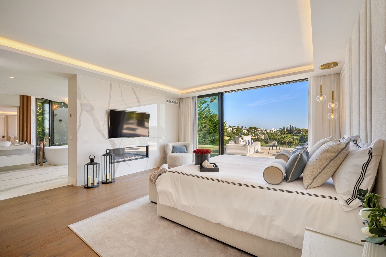 Kitchen with island and fitted units in 6-bedroom villa, Las Brisas