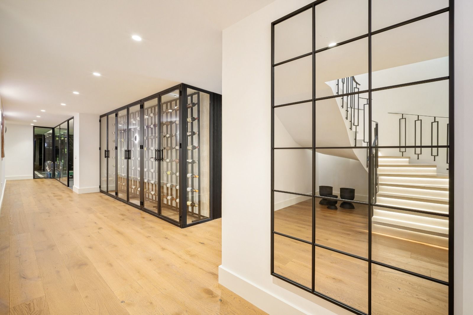 Master suite with dressing area in new-build villa, Las Brisas