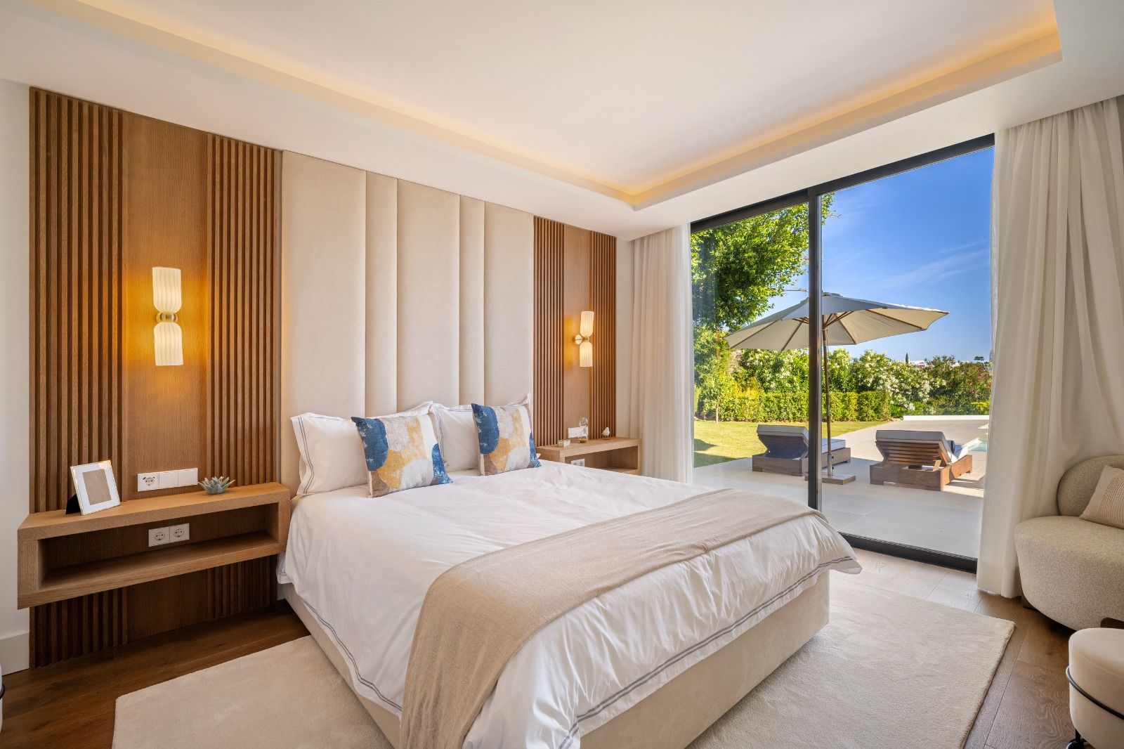 En-suite bathroom with double vanity unit in 6-bedroom villa, Las Brisas