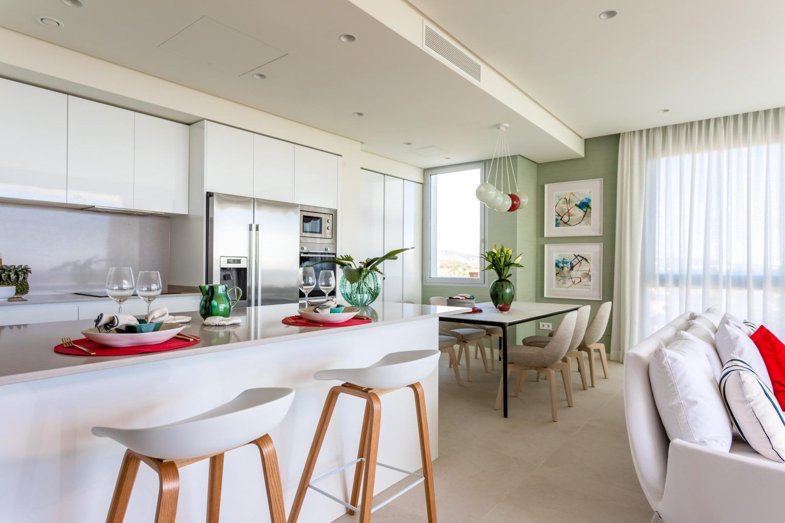Dining area in 4-bedroom ground-floor apartment, Montemayor-Marbella Club