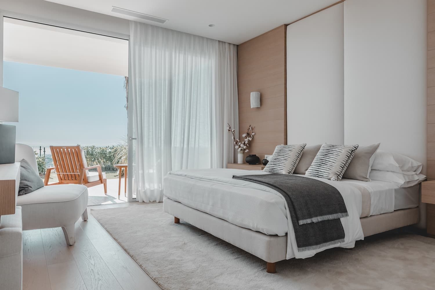 Private solarium terrace in top-floor penthouse, Montemayor-Marbella Club, Benahavis