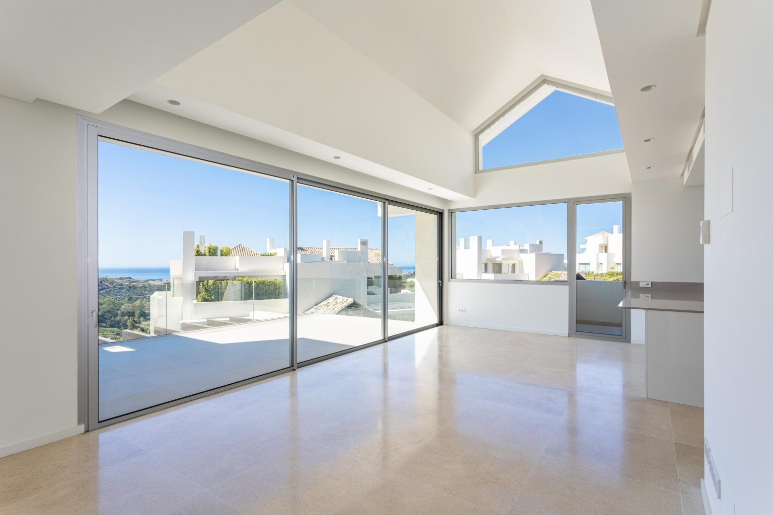 Third bedroom in new-build penthouse, Montemayor-Marbella Club, Benahavis