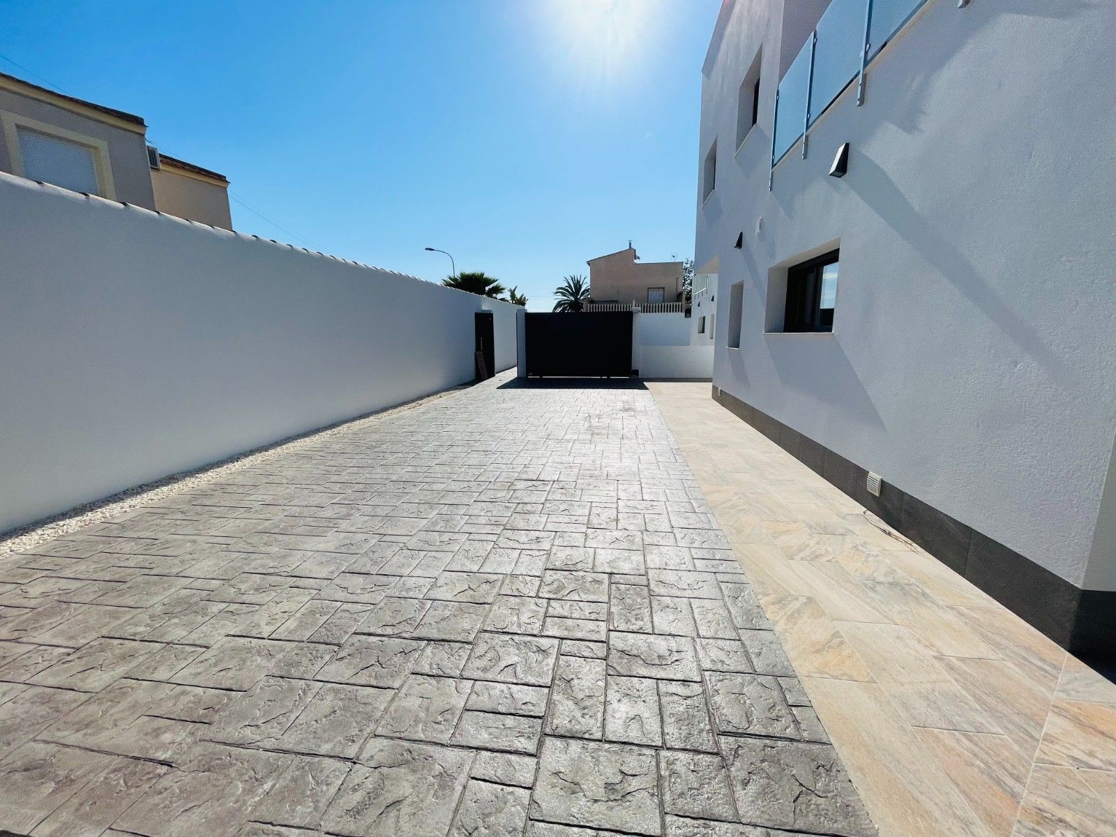 Street view of new-build villa in Torreblanca, Torrevieja