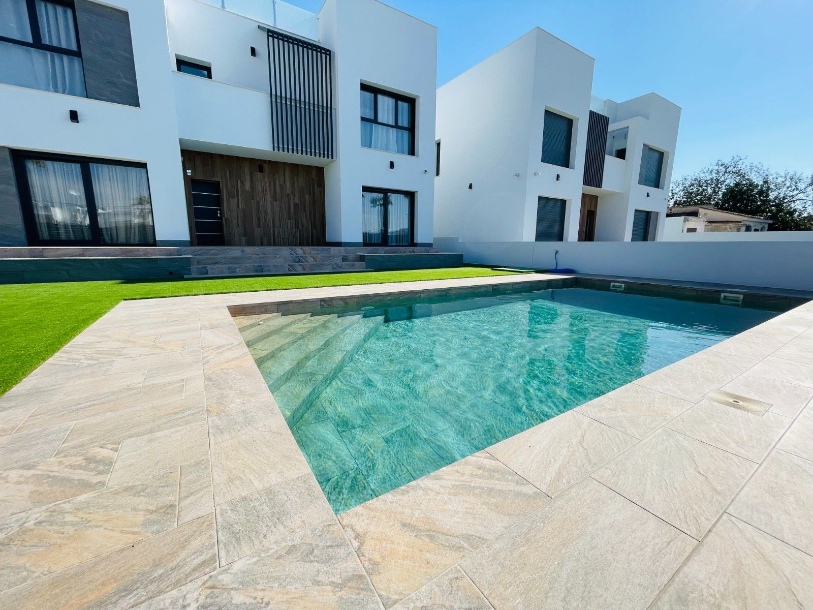 Ground floor layout of 5-bedroom villa in Torreblanca, Torrevieja