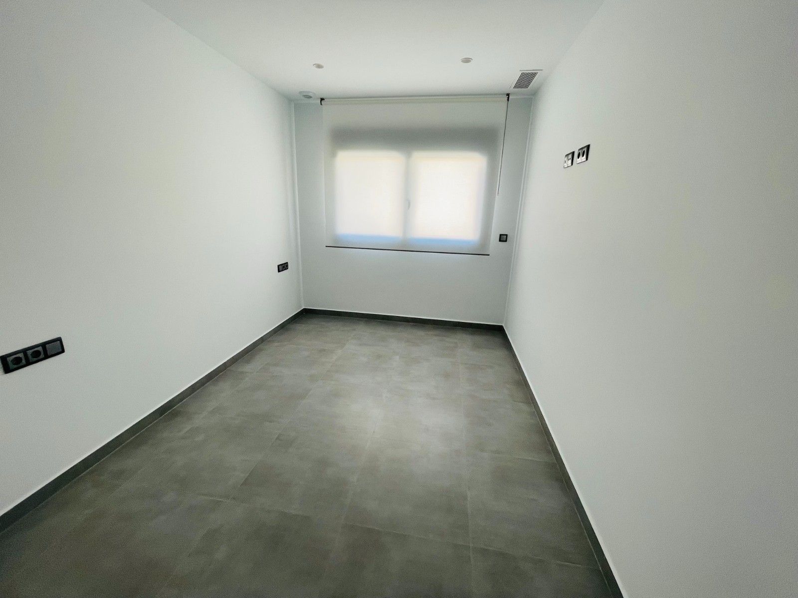 Entrance and driveway of 5-bedroom villa in Torreblanca, Torrevieja