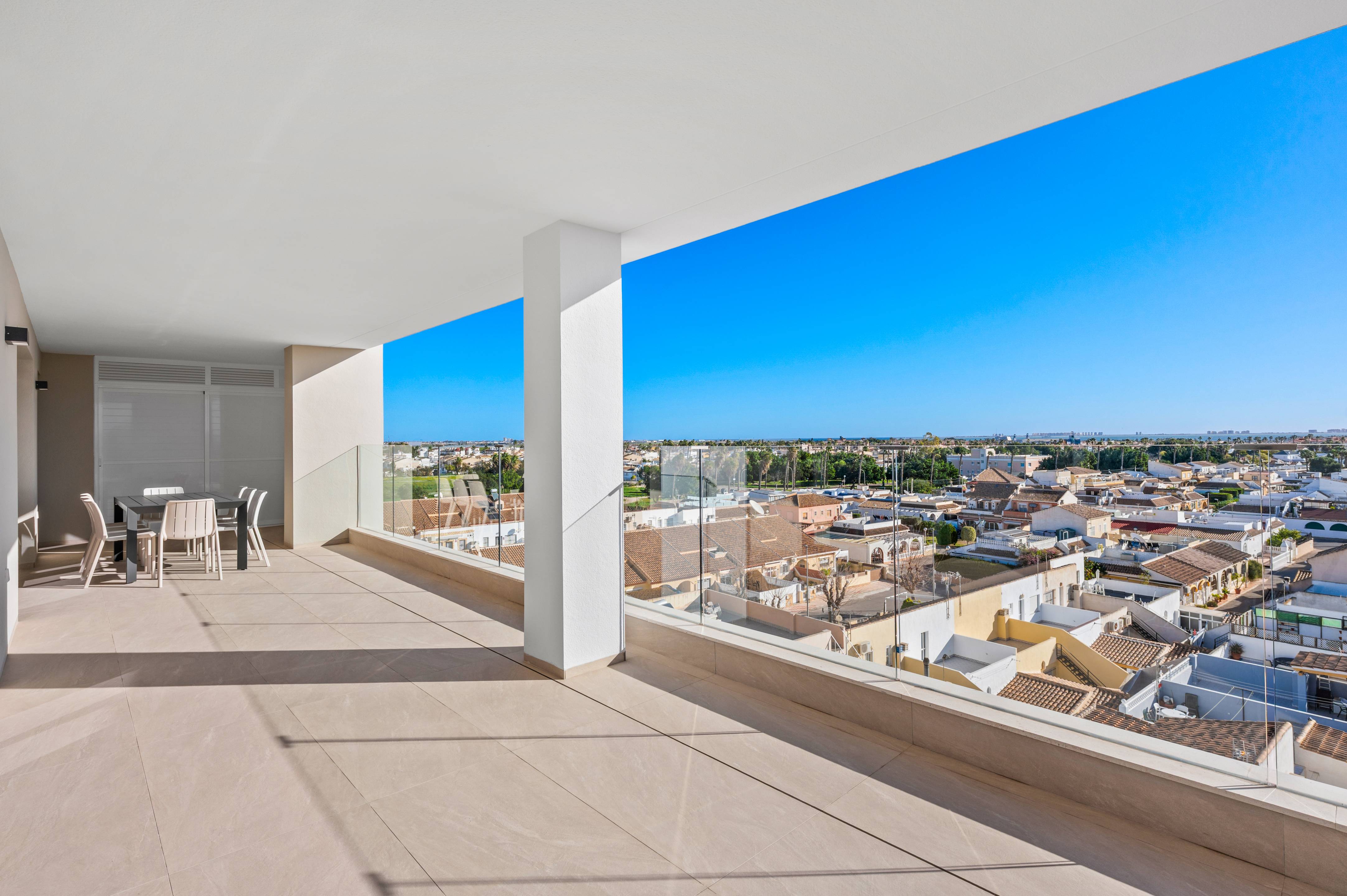 Hallway of the penthouse in Euro Roda, Los Alcázares (view 32)
