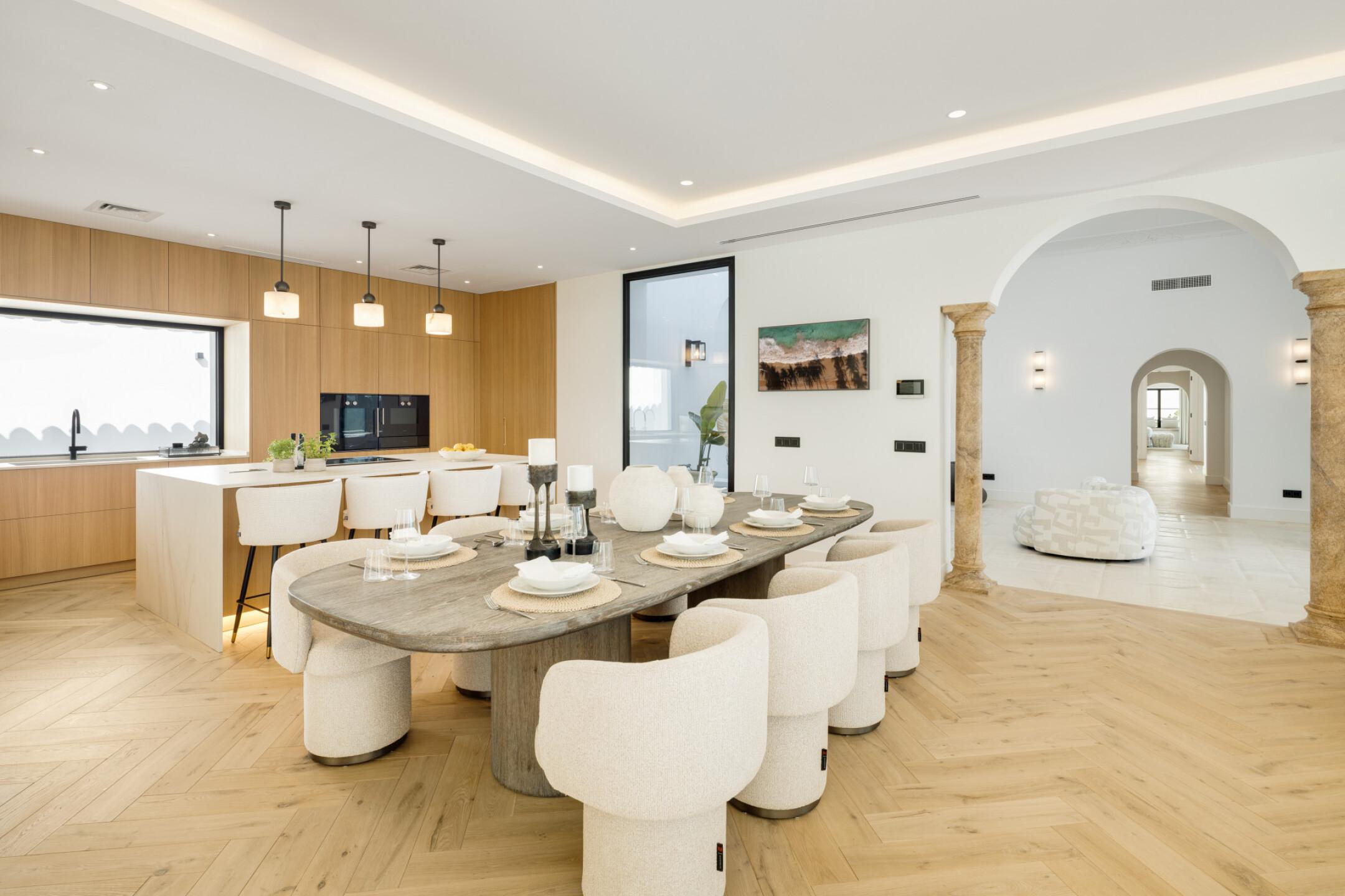 Open-plan kitchen in 5-bedroom new-build villa, La Quinta, Benahavis