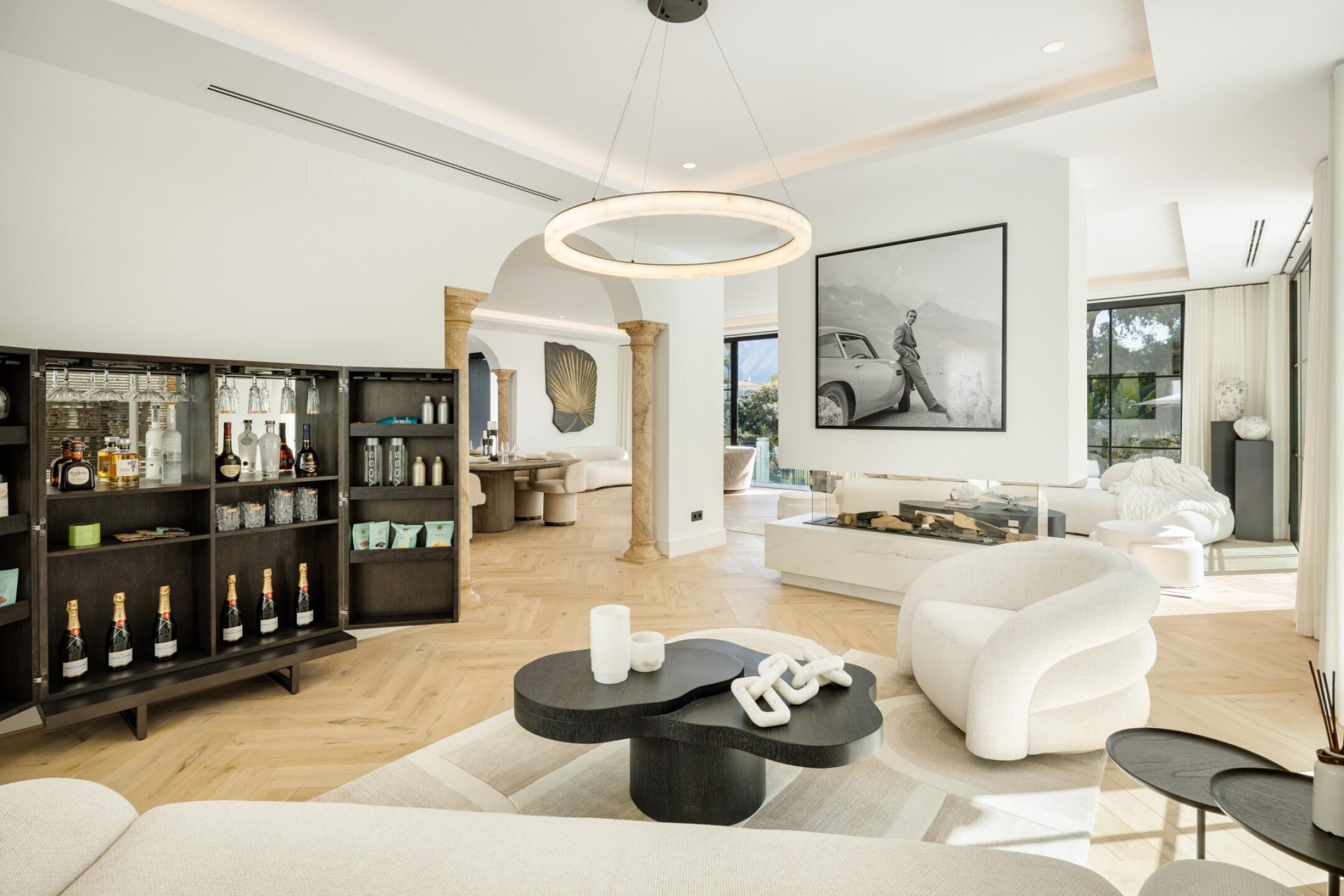 Master bedroom in 5-bedroom new-build villa, La Quinta, Benahavis