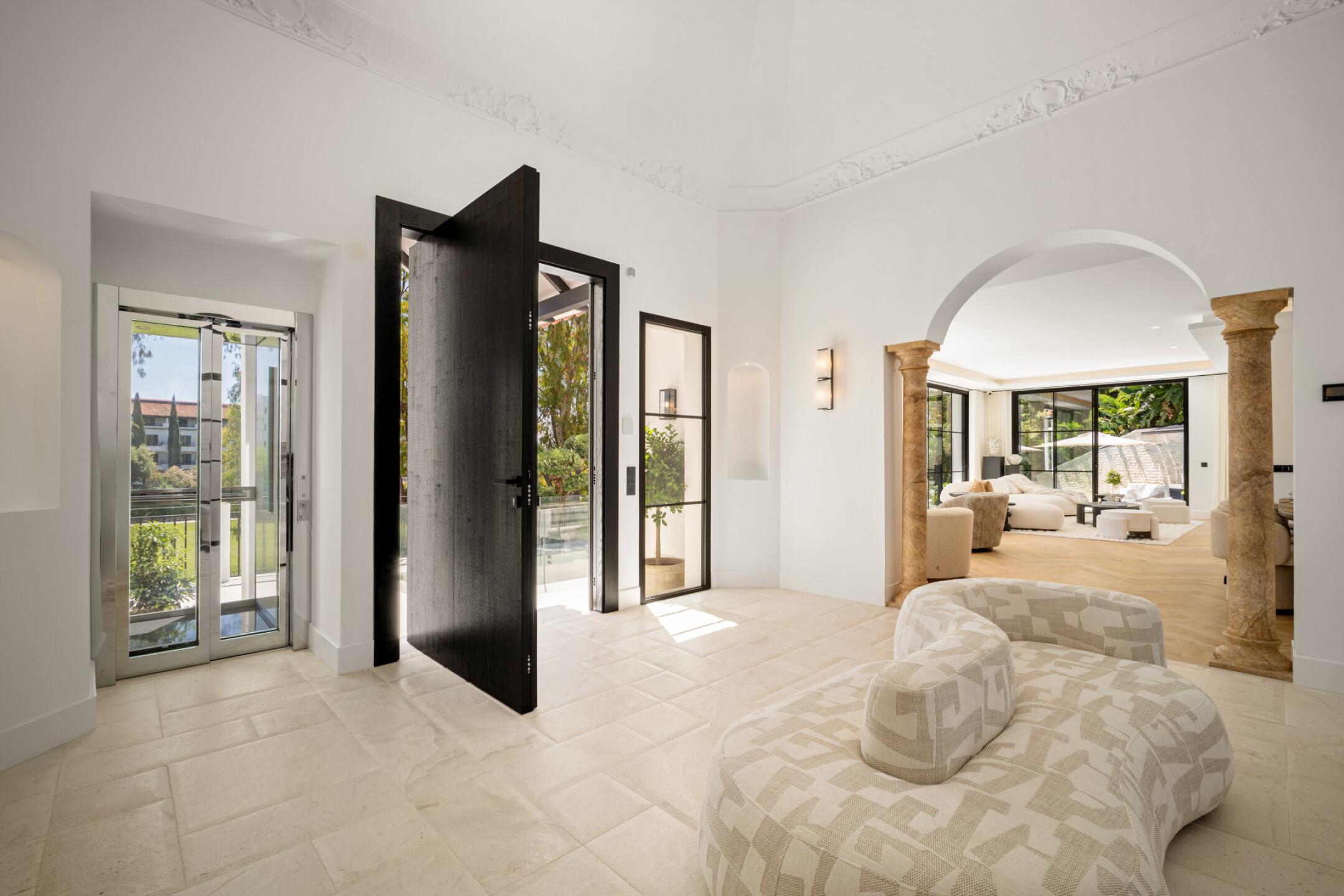 En-suite bathroom in 5-bedroom new-build villa, La Quinta, Benahavis