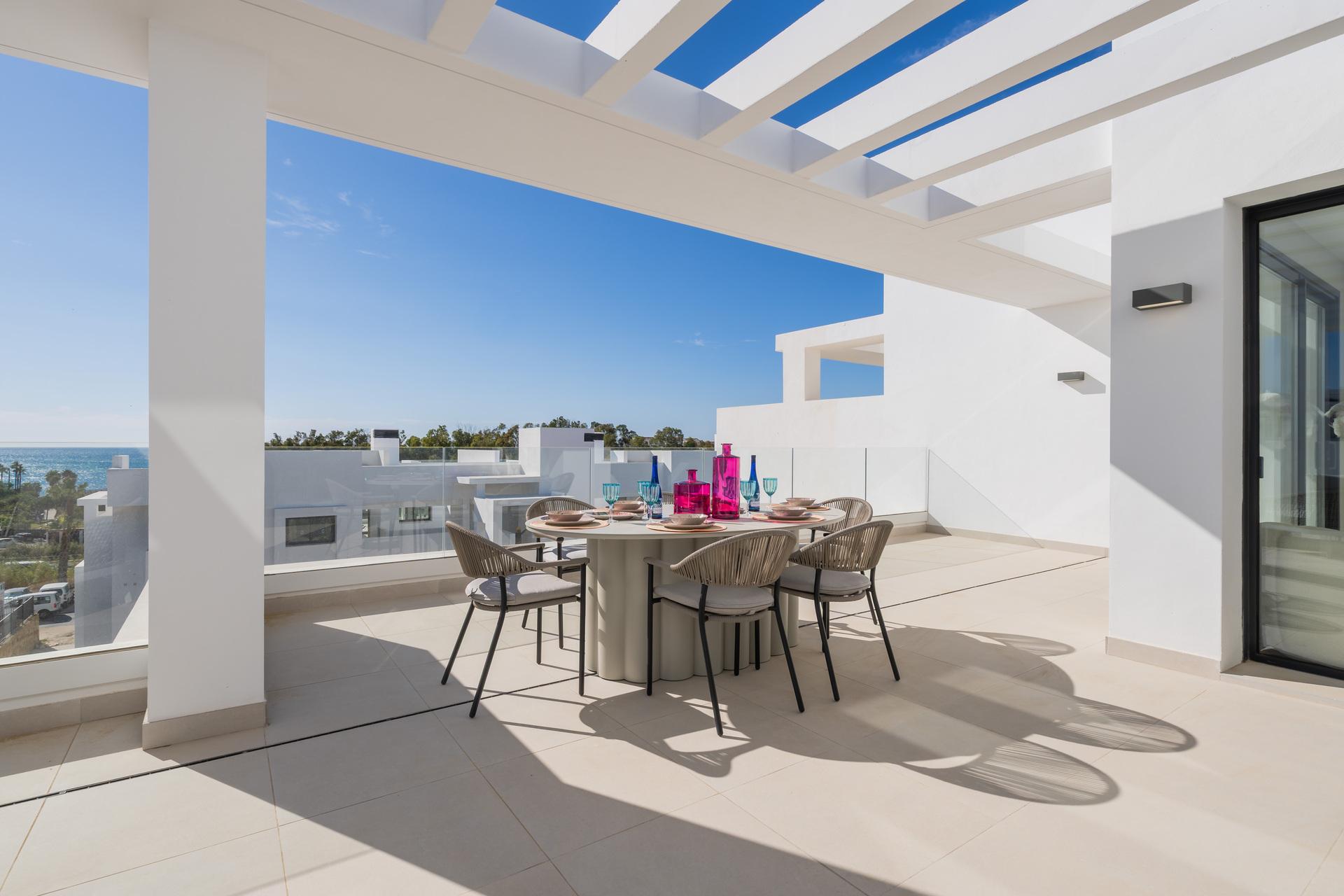 Communal area with planted borders, Arroyo Vaquero, Estepona