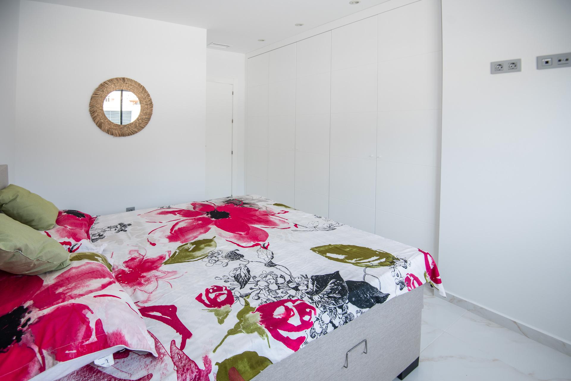 Second bathroom in new-build villa, Pinar de Campoverde