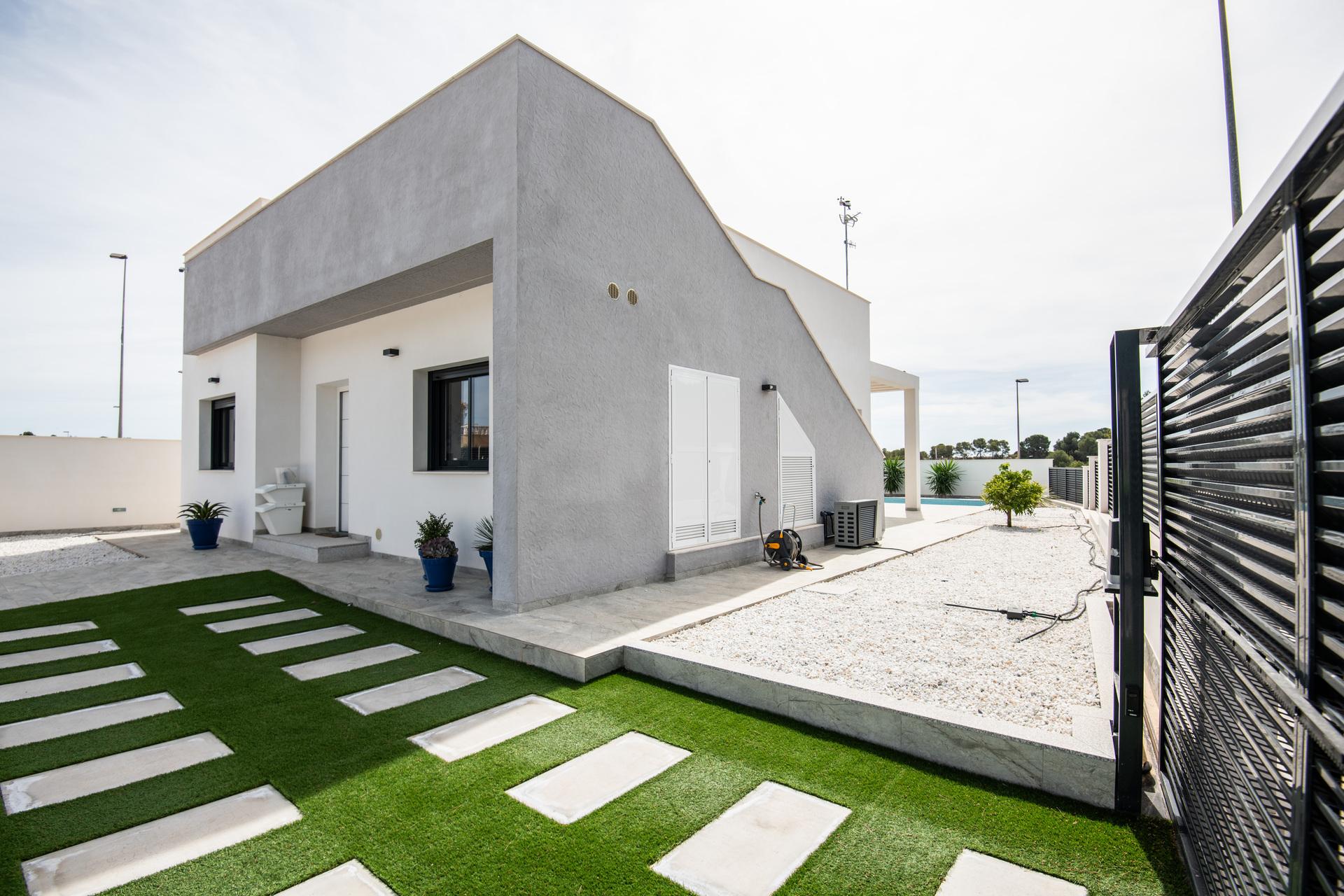 Villa plot showing outdoor area and plot width, Pinar de Campoverde