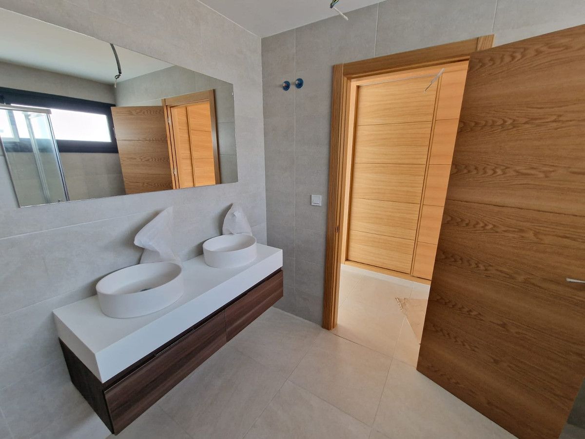 En-suite bathroom in new-build villa, El Castillo, Manilva