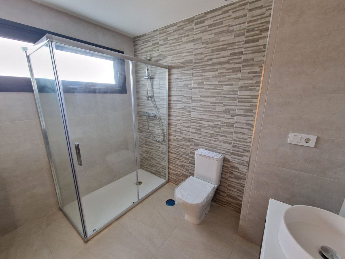 Third bathroom in new-build villa, El Castillo, Manilva