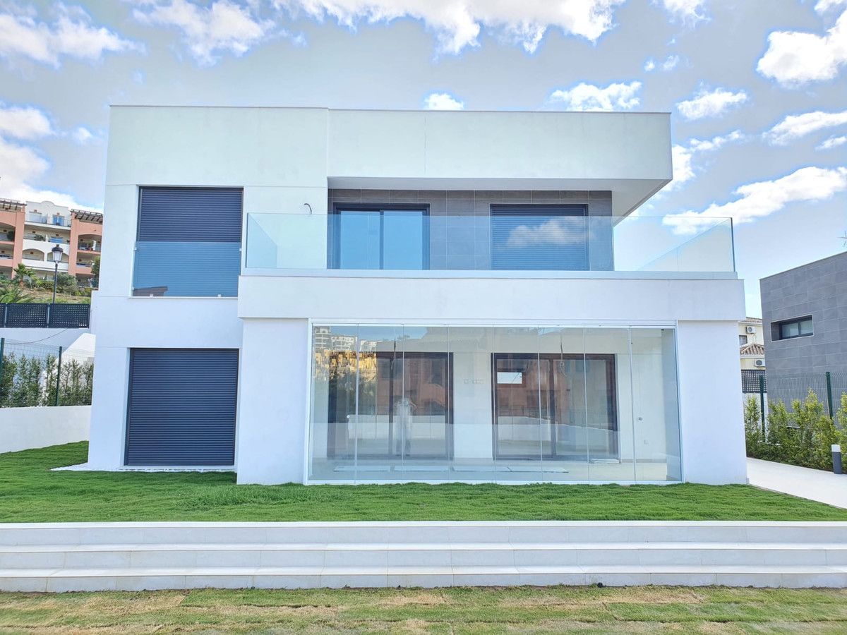 Utility or laundry area in 4-bedroom villa, El Castillo, Manilva