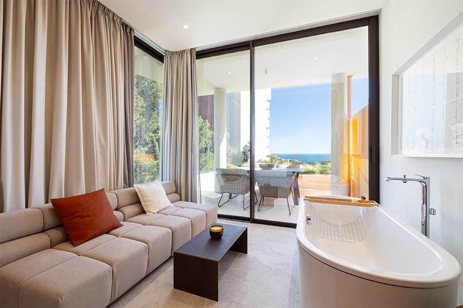 Hallway in 2-bedroom penthouse, Reserva del Higuerón, Fuengirola