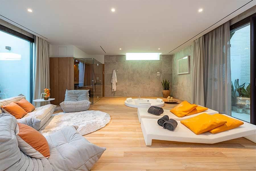 Living area in 2-bedroom penthouse, Reserva del Higuerón, Fuengirola