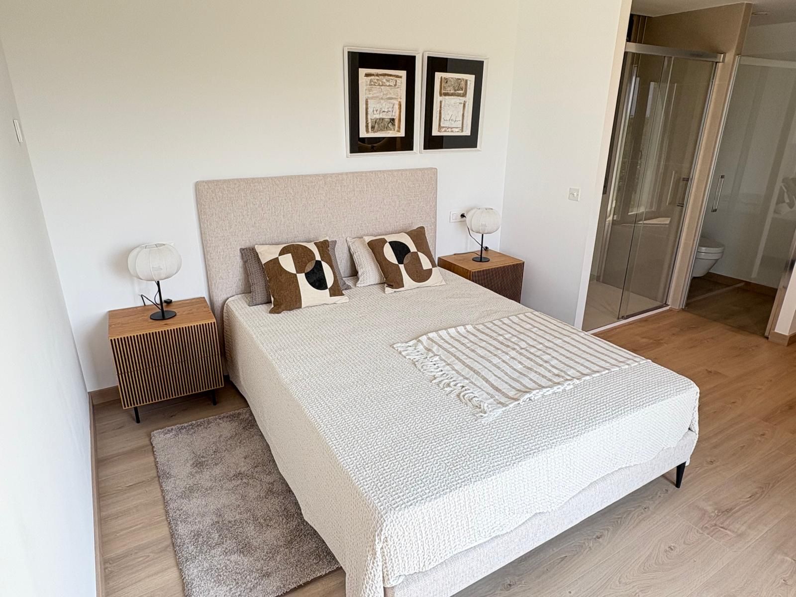 En-suite bathroom in main bedroom, new-build villa, Finestrat Hills