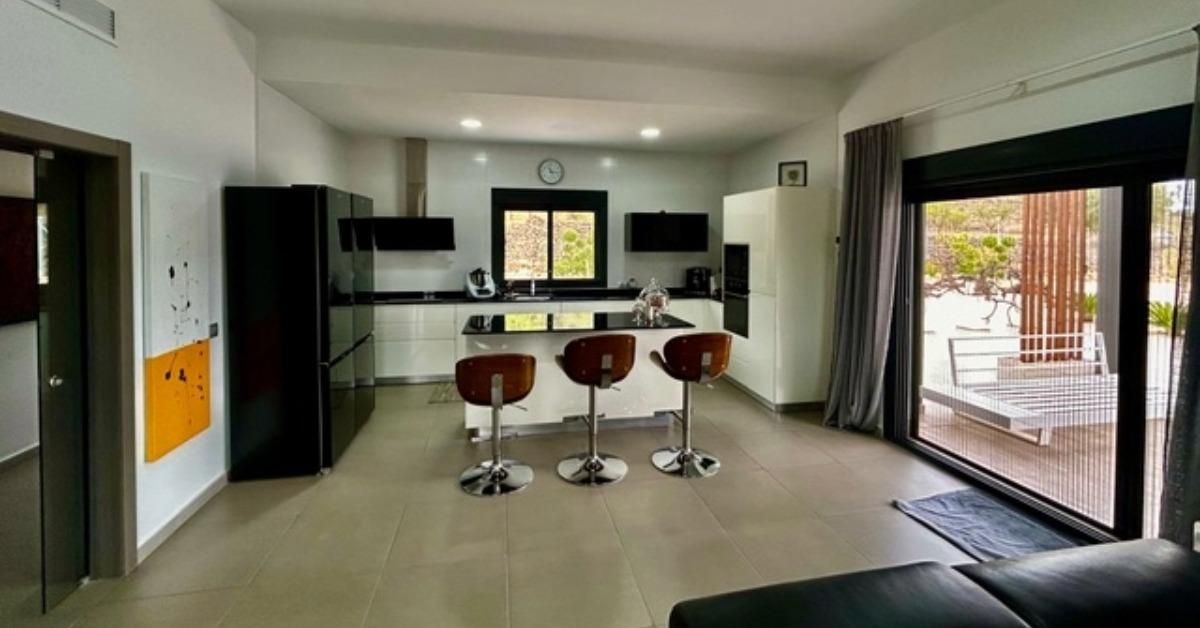 Kitchen worktop and cabinetry in new-build villa, Hondón de las Nieves