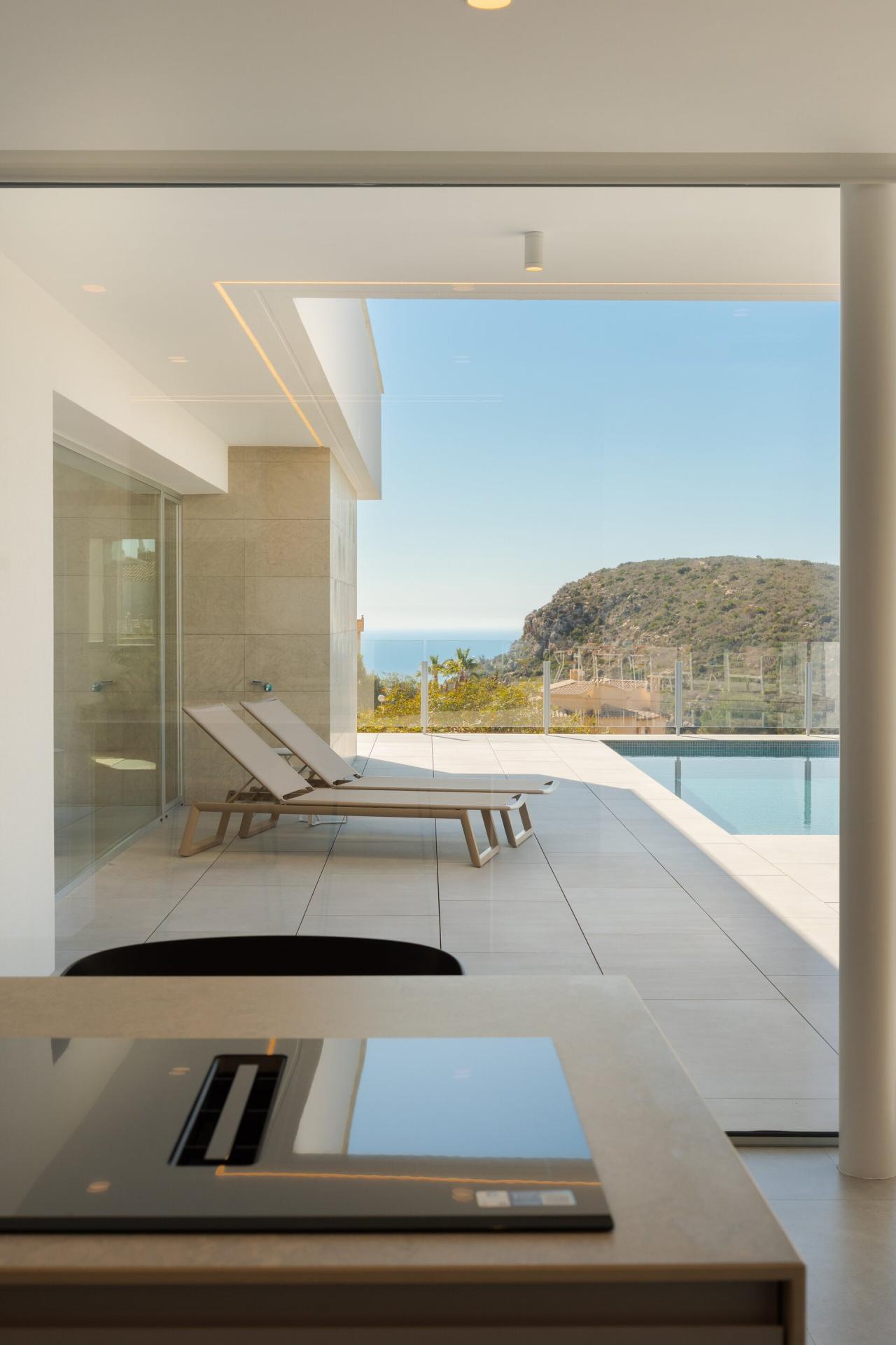 Surrounding area and street view of villa in Benitachell