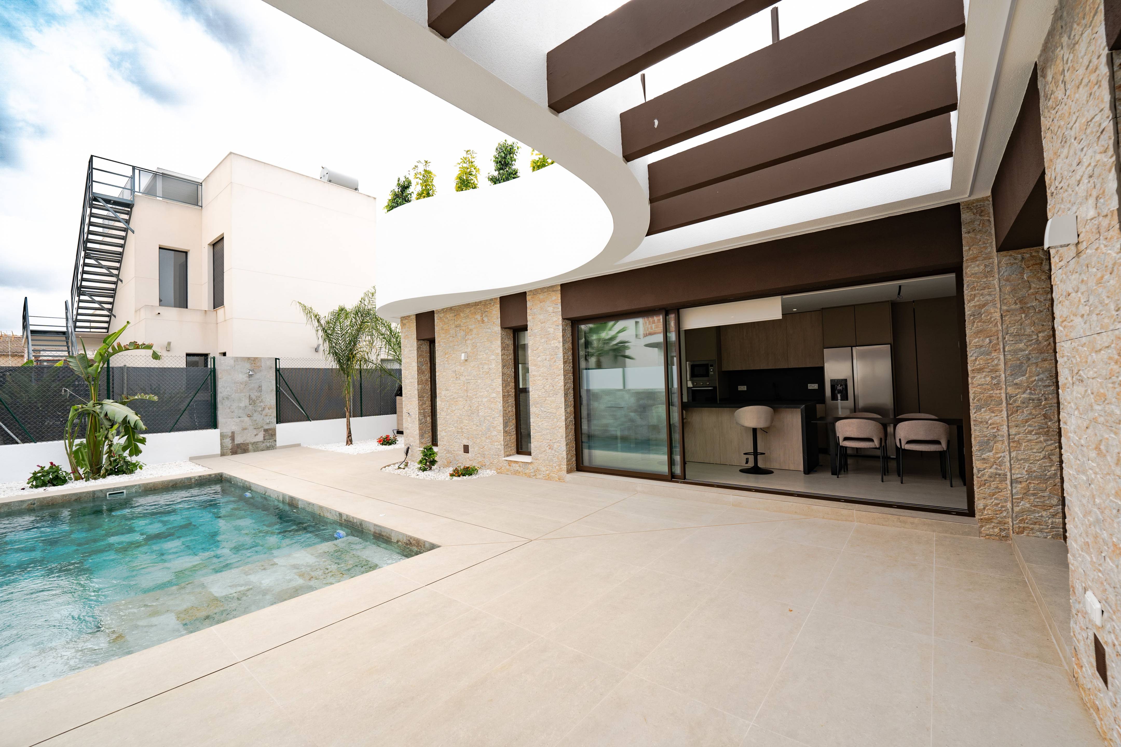 Villa for sale in Comunidad Valenciana, Almoradi - exterior view of new-build property