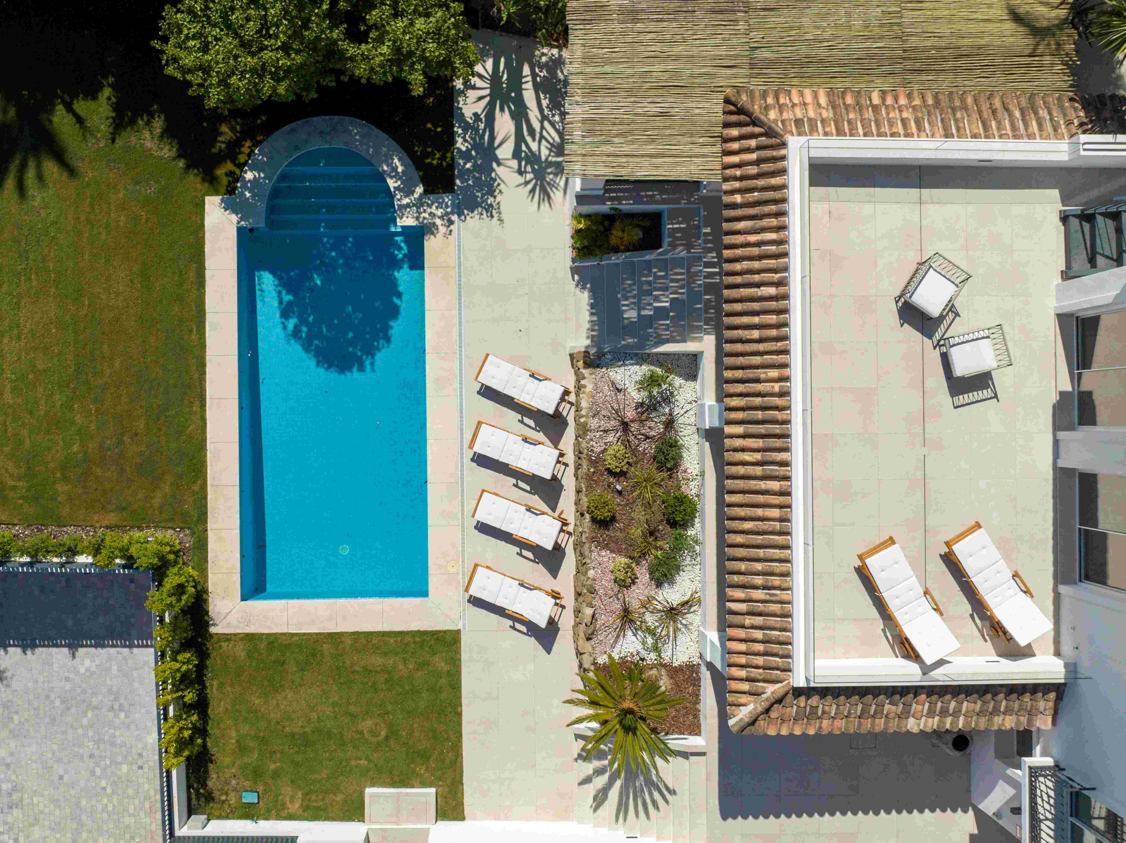 Ground floor hallway in 5-bedroom villa, Los Naranjos, Marbella