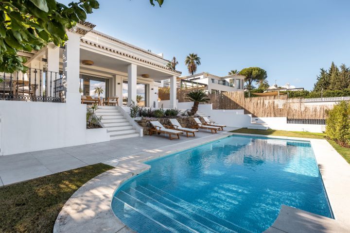 Upper floor landing in 5-bedroom villa, Los Naranjos, Marbella