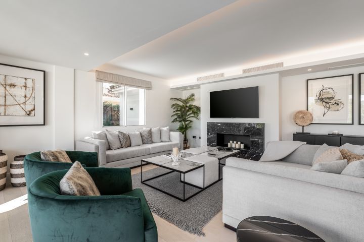 Open-plan living area in new-build villa, Los Naranjos, Marbella