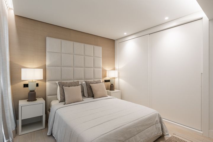 Main bedroom in 5-bedroom villa, Los Naranjos, Marbella