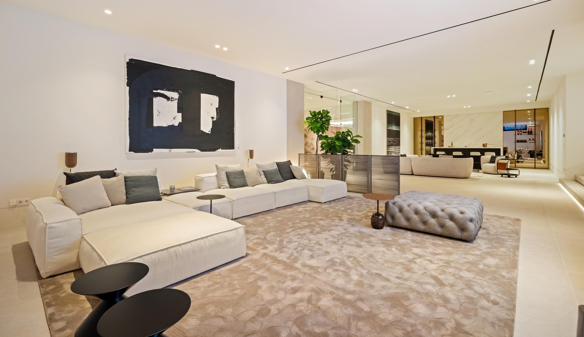 Dining room in new-build villa, La Quinta, Benahavis