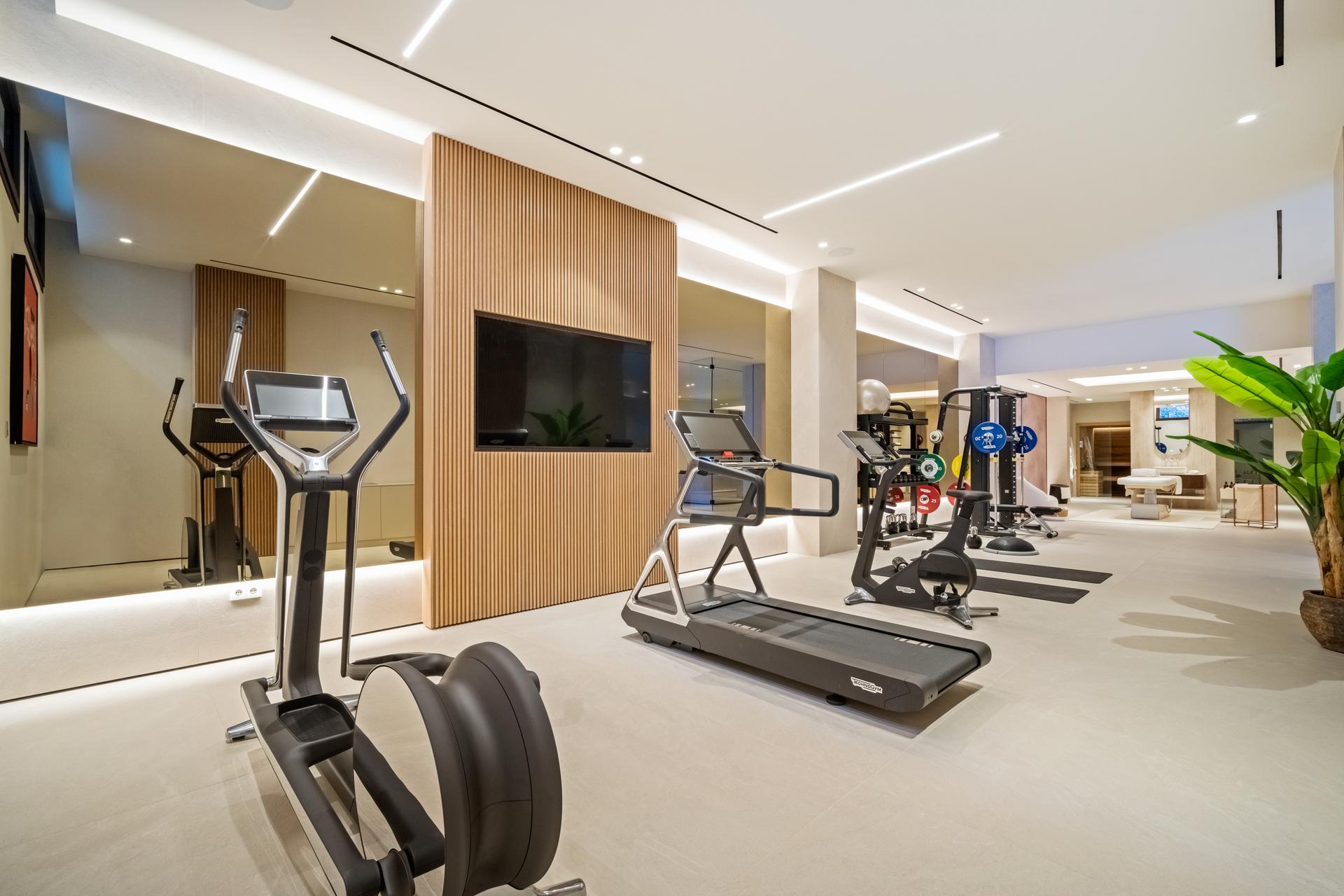 Interior living space with high ceilings, new-build villa, La Quinta