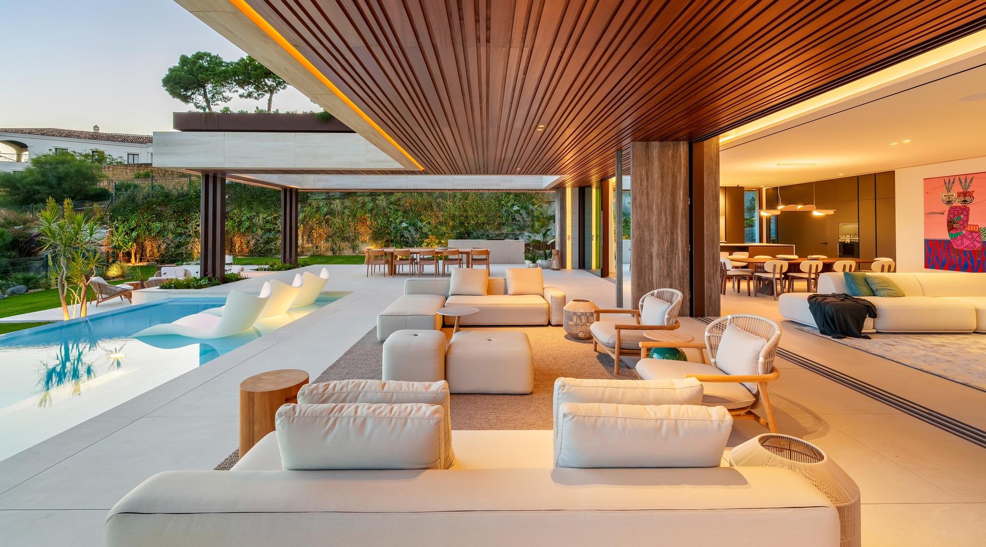 Entrance hall with natural light, new-build villa, La Quinta