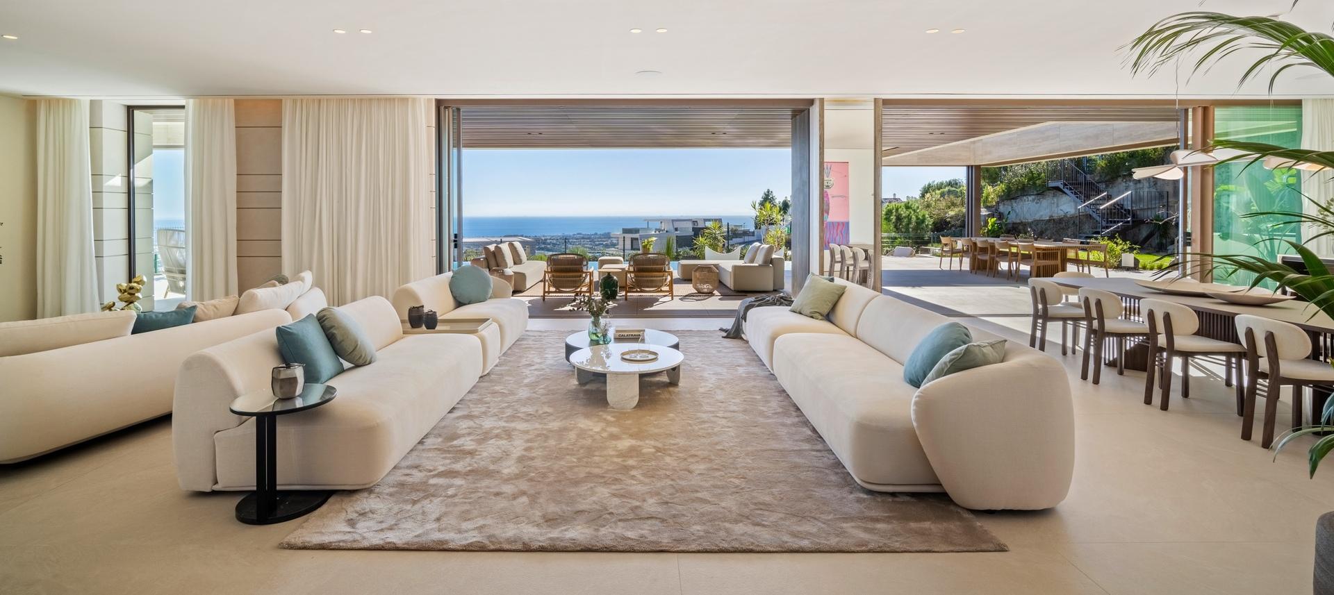 Master bedroom in 5-bedroom new-build villa, La Quinta, Benahavis