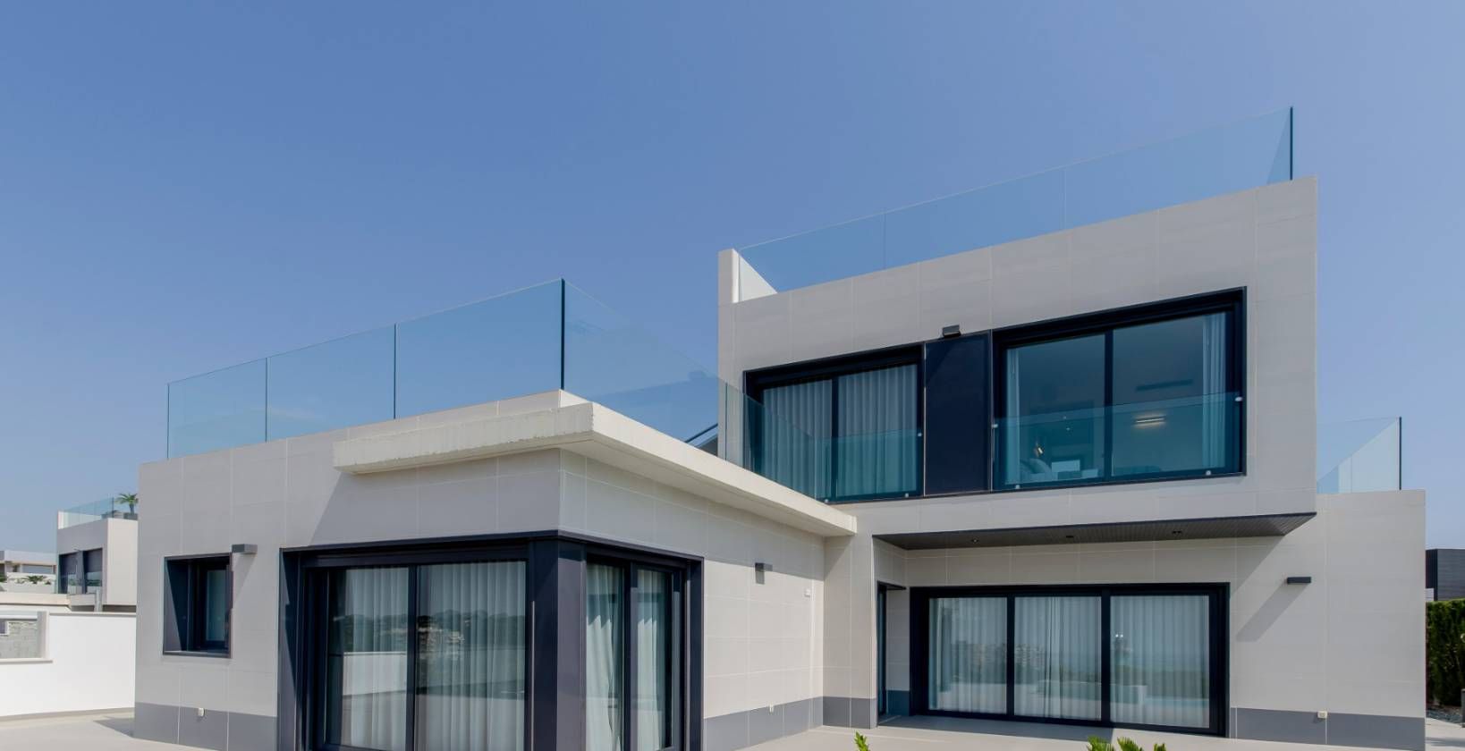 Dining area adjacent to kitchen in 3-bedroom villa, Campoamor