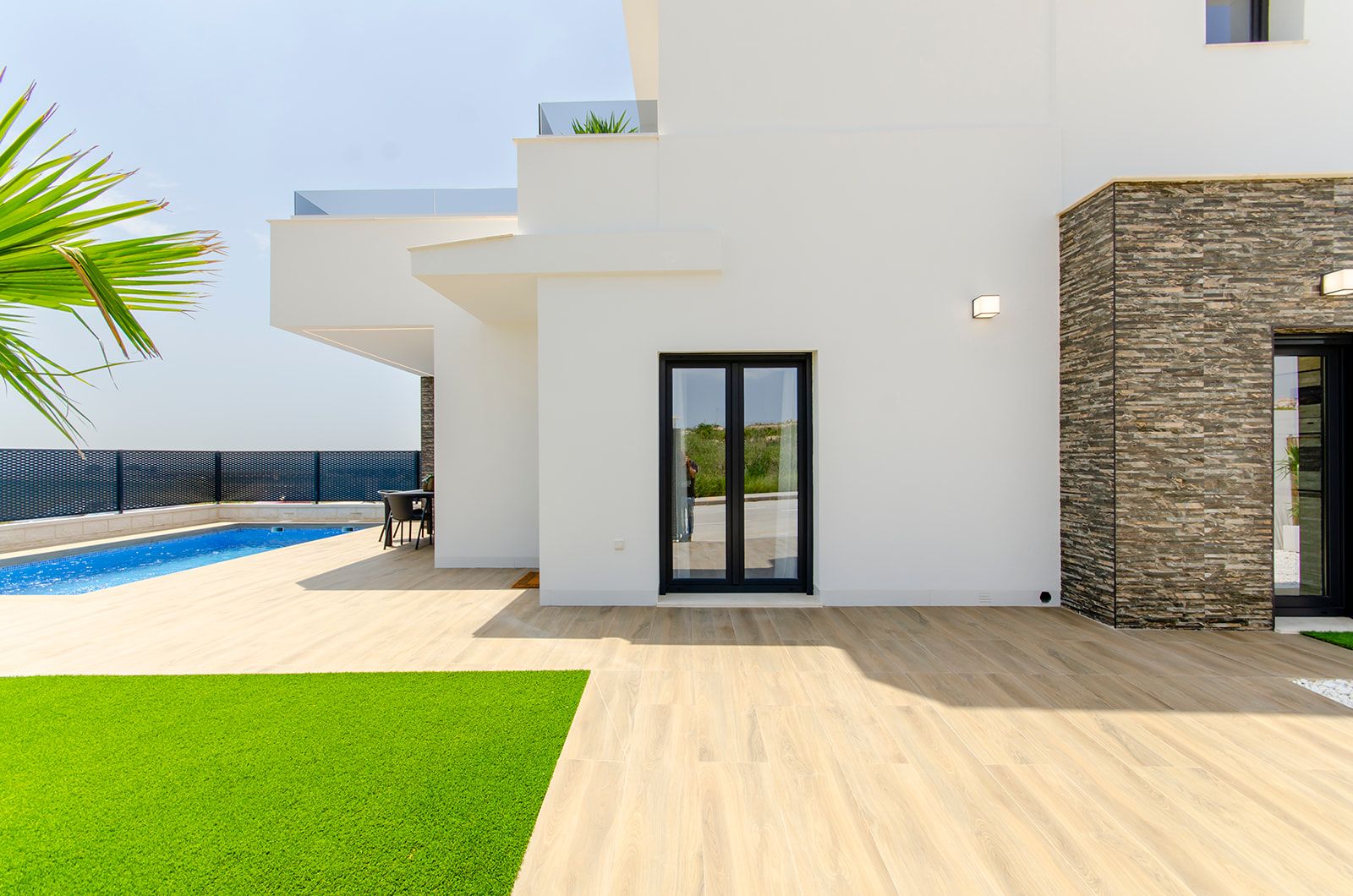 Side elevation of new-build villa on 226m2 plot, Desamparados