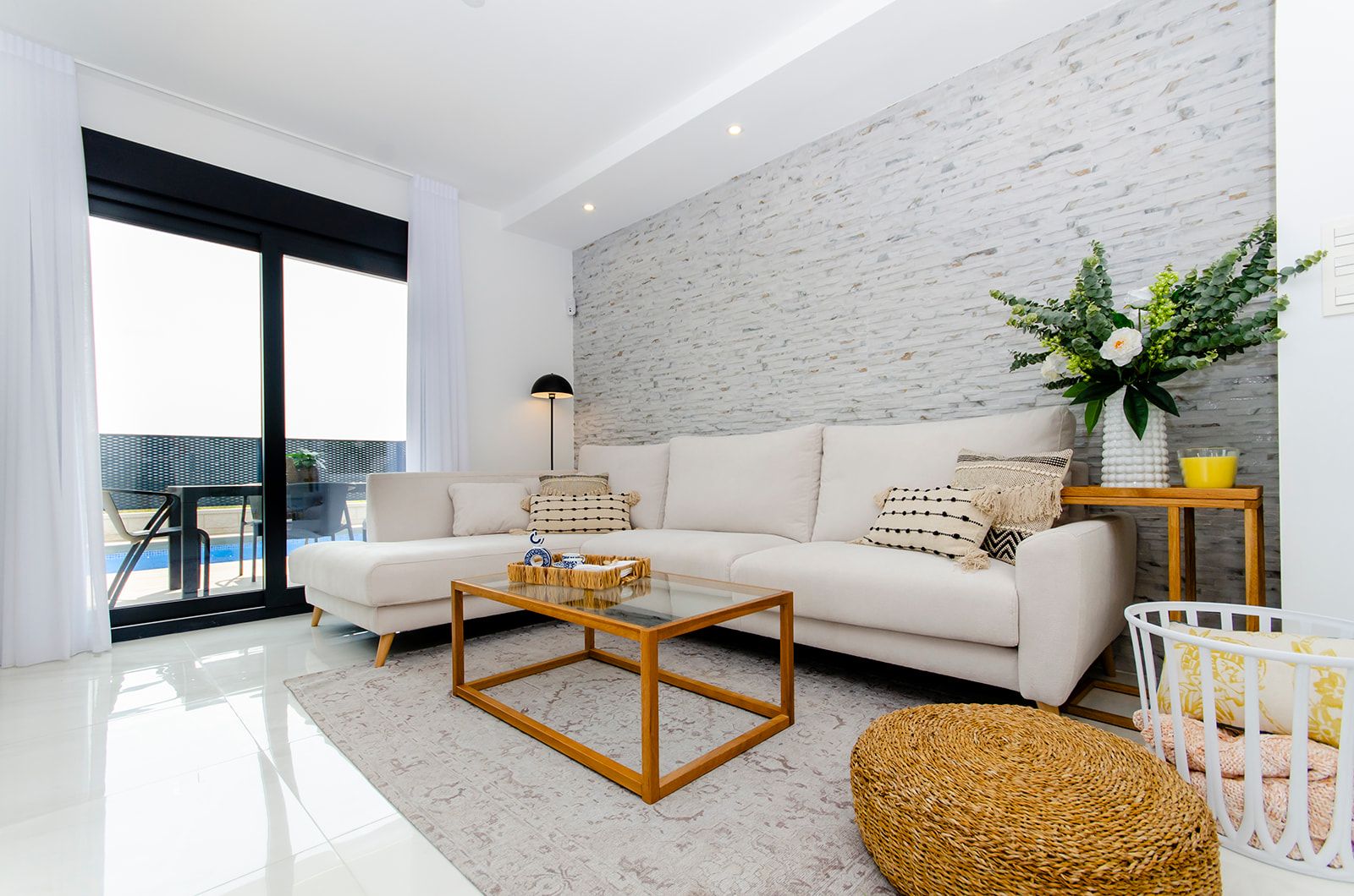 External finish and render detail, new-build villa, Desamparados