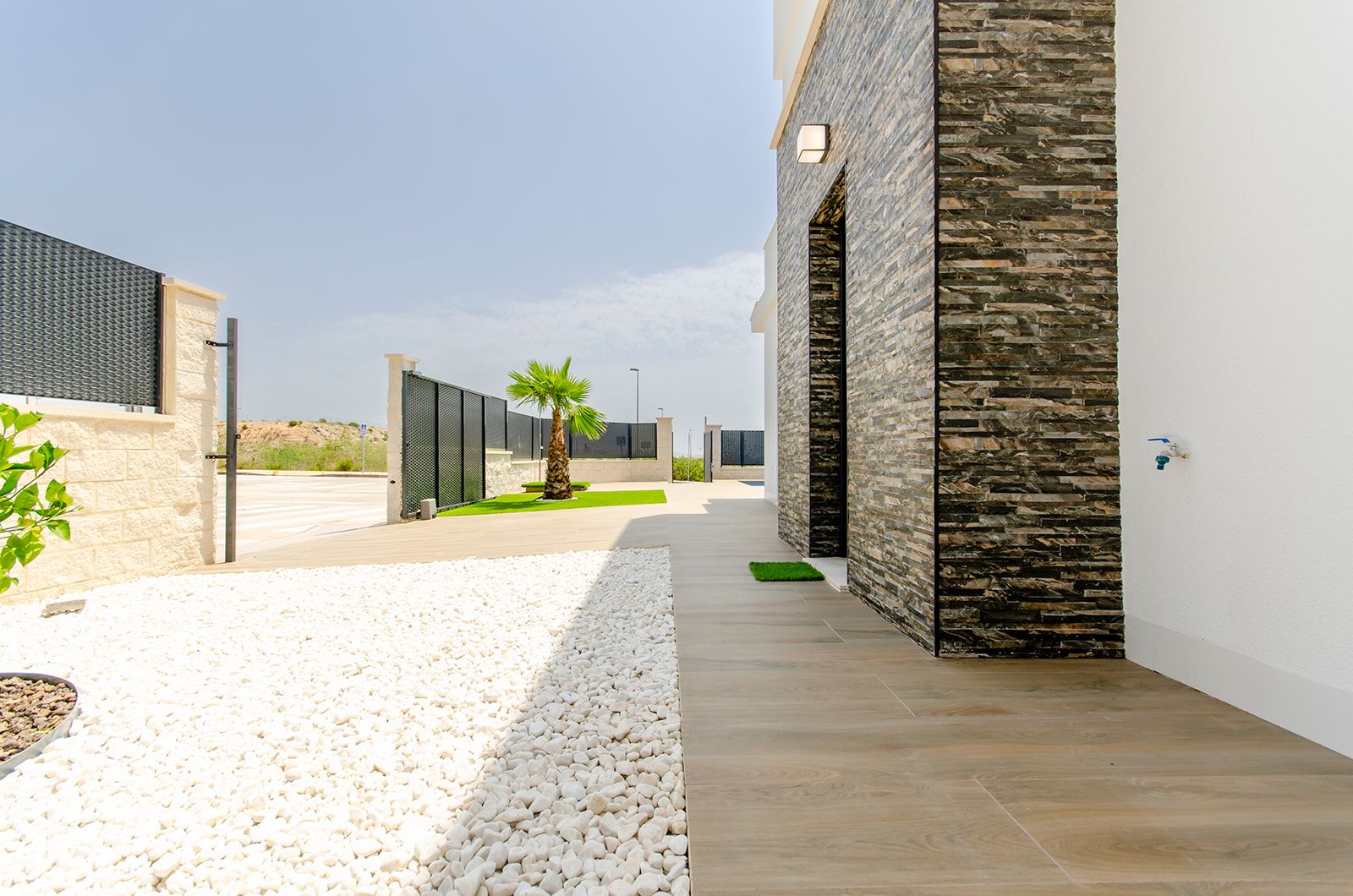 Garden and outdoor area of new-build villa, Desamparados