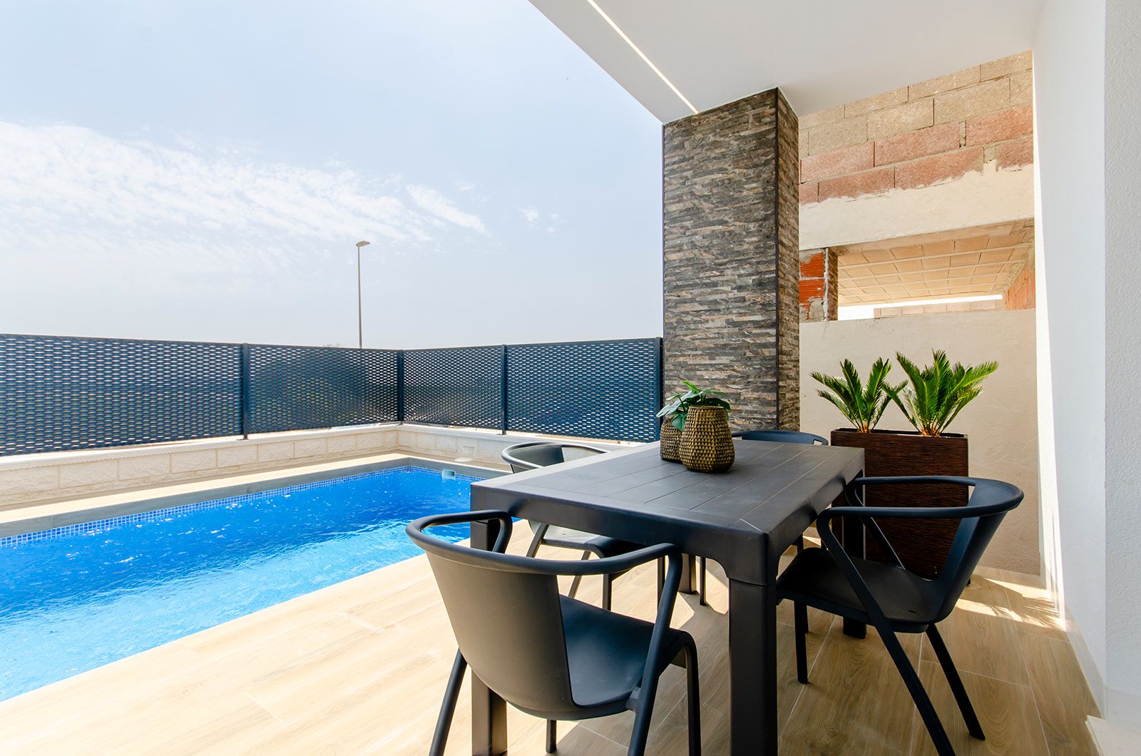 Private parking area with 2 spaces, new-build villa, Desamparados