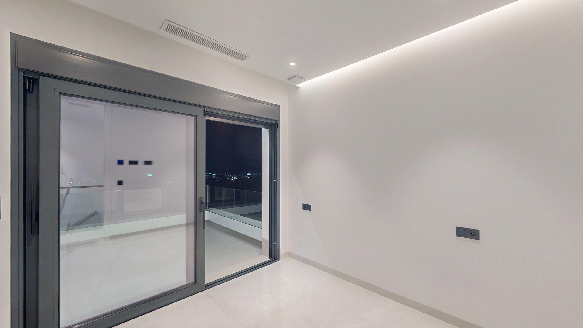 Bathroom fittings in new-build 3-bedroom villa, Finestrat Hills