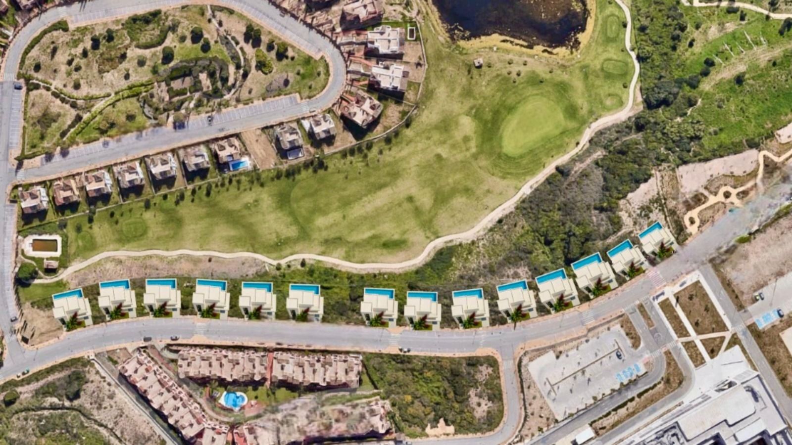Garden and plot of new-build villa in Azata Golf Estepona Oeste, Estepona