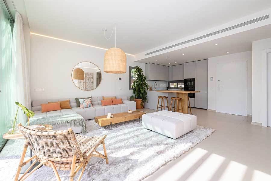 Entrance hallway in 3-bedroom villa, Reserva del Higuerón, Fuengirola